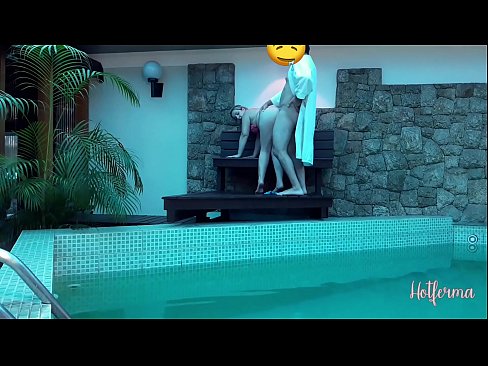❤️ O xefe invita a criada á piscina, pero non puido resistirse a un quente Porno a nós gl.taxiklass.ru ❌️