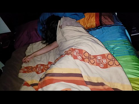 ❤️ Fillastro reprendendo á súa nova madrasta mentres ela dorme. Porno a nós gl.taxiklass.ru ❌️